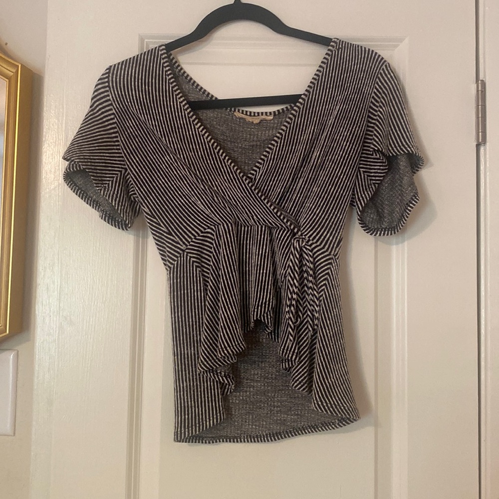 SUPER CUTE CAUTION TO THE WIND TOP